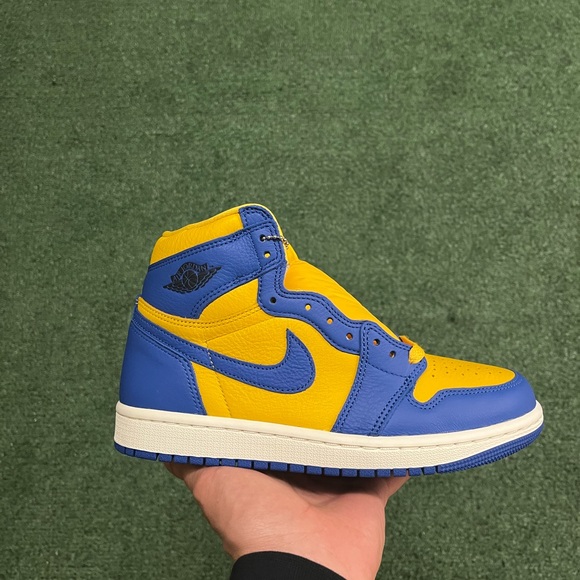 Jordan 1 High Reverse Laney - Picture 1 of 4